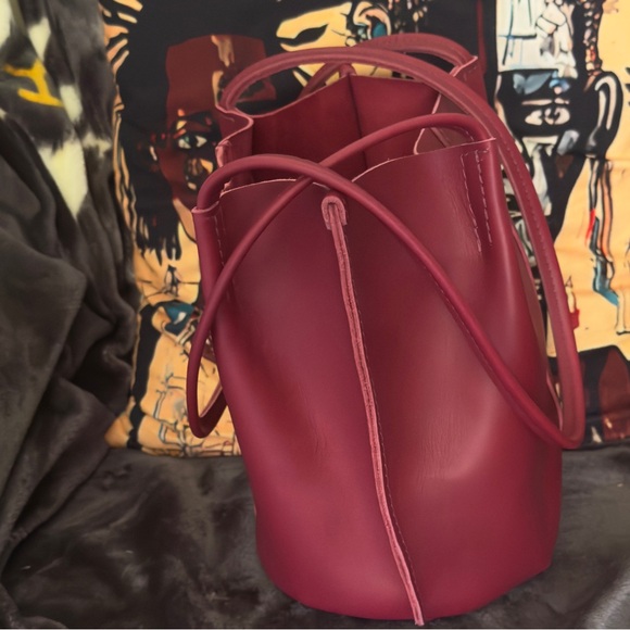 Portland Leather Group Devan Classic Bucket Tote Berry Good - Picture 3 of 8